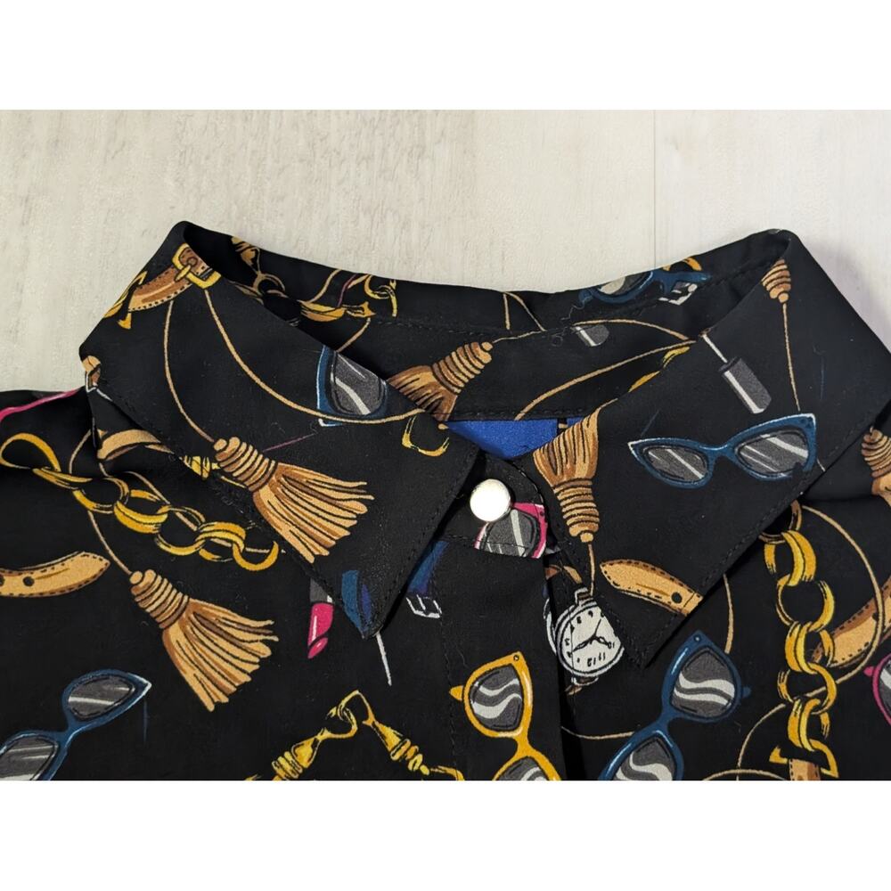 Apt. 9 XS Black Novelty Print Blouse Chain Sunglasses Lipstick Button Front XS - Picture 4 of 10